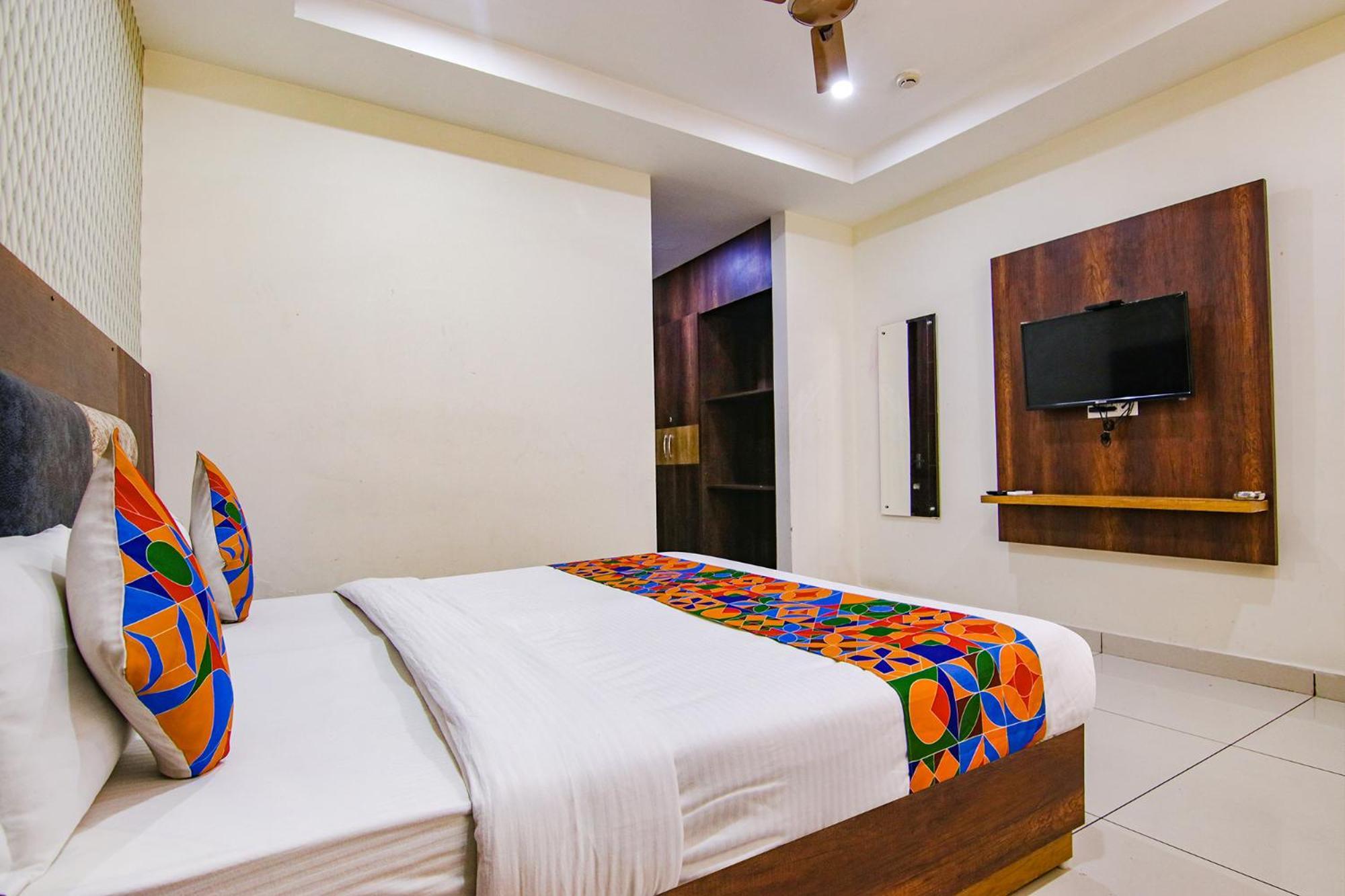 Fabhotel Lime Wood Mohali Esterno foto