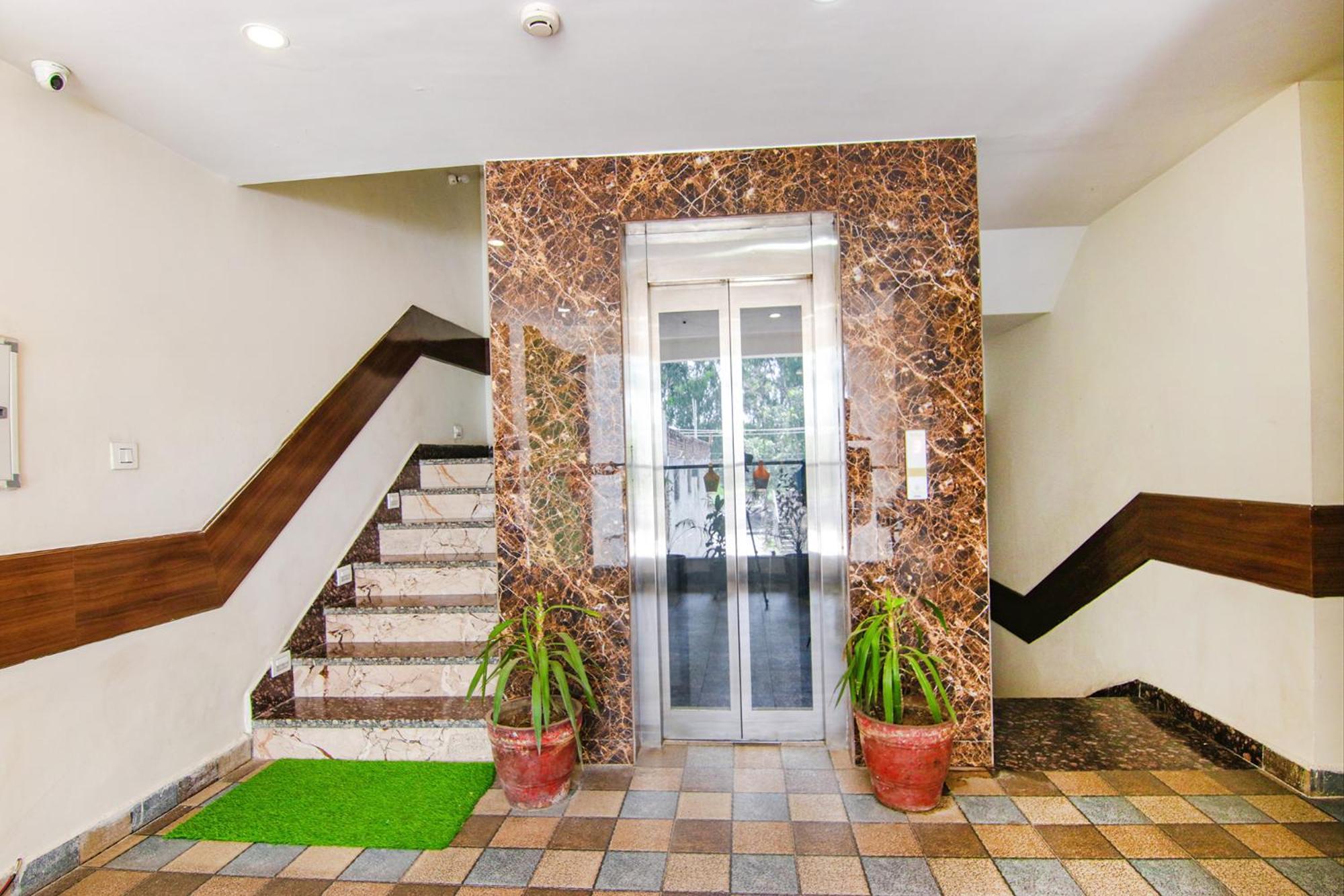 Fabhotel Lime Wood Mohali Esterno foto